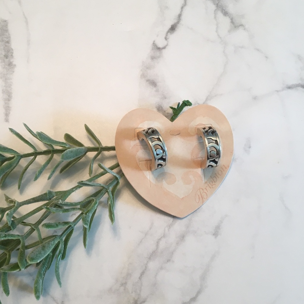 Brighton • Silver scroll hoops